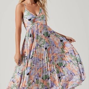 ASTR the Label Blythe Floral Plisse Coral Midi